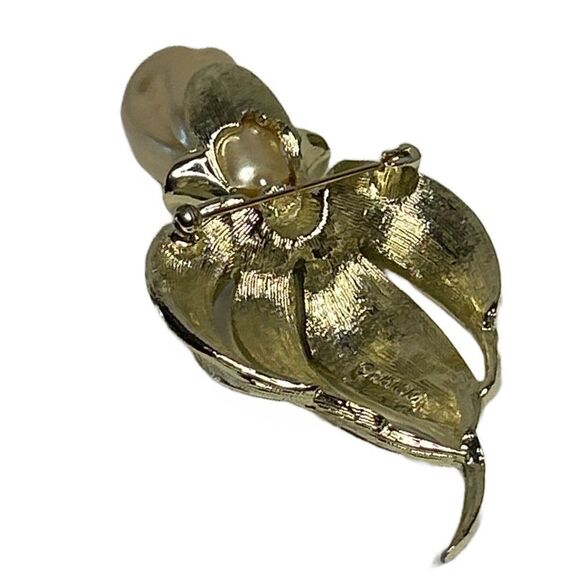Sarah Coventry Vintage Signed Gold-Tone and Faux Pearl‎ Costume Brooch/Pin - Picture 2 of 2
